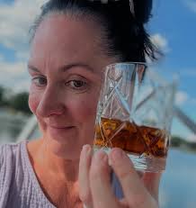 A mixology influencer I follow recently said that Oaxacan Manhattans are  out of style. He clearly hasn't had my version. 😎🥃 My Recipe -2 oz  bourbon