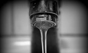 Botol bawah mulai terisi air, dan tekanan udara dalam botol bawah menjadi lebih besar dari tekanan udara di luar botol. Cara Meningkatkan Tekanan Air Dari Toren