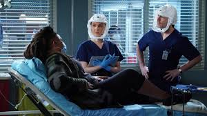 Mermaid's team ( parisa _ sahar _ parya). Grey S Anatomy Zwei Alte Bekannte Helfen Meredith Sich Zu Entscheiden Recap Folge 10 Staffel 17 Netzwelt