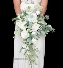 The perfect filler flower for delicate and dainty wedding bouquets (think princess kate's wedding bouquet.) this white flower symbolizes purity, humility, happiness and sweetness. All White Wedding Flower Bouquet With Lots Of Greenery Foliage Silver Dollar Eucalyp Green Wedding Bouquet White Wedding Flowers Bouquet Flower Bouquet Wedding