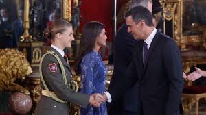 Desfile del 12 de octubre, Hispanidad en directo: gritos a Pedro Sánchez y la Princesa Leonor se estrena con uniforme militar, en directo