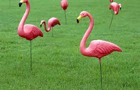 Il suffit de déplacer le centre du village vers recogne. Le Pere Des Flamants Roses En Plastique N Est Plus Le Devoir