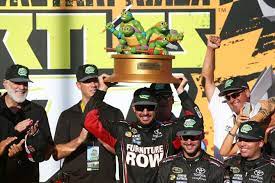 78 to victory lane during his championship run last year at watkins glen. Martin Truex Jr Rallies To Win Nascar Chase Opener Arab News