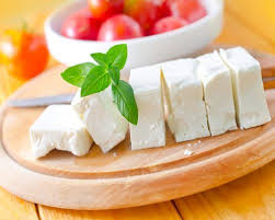 Branza Cu Rosii Gustarea Delicioasă A Verii Are Mai Multe Calorii Decat Friptura Cu Cartofi Prăjiţi In 2020 Cheese Nutrition Vegan Feta Cheese Food