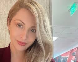 Loretta Honeycutt's Instagram, Twitter & Facebook