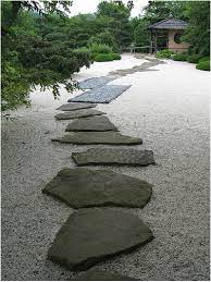 Stepping Stone Paths 5 Tips To Make Them Perfect Stone Path Garden Stepping Stones Garden Steps