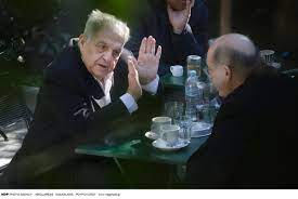 Εμφάνιση αναρτήσεων με ετικέτα καφεσ. Kafes Gia Dyo Flampoyrarhs Kai Filhs Ta Eipan Ektos Grafeioy Pics