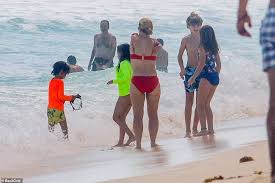 The republican lawmaker, who flew home thursday amid outrage over his. Ted Cruz S Wife Heidi Soaks Up Sun Cancun Without Senator After Trying To Escape Texas Winter Storm Daily Mail Online