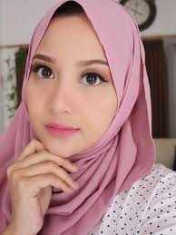 Nah, kamu jangan mau kalah! Yuk Kenalan Dengan 10 Vlogger Hijab Cantik Yang Populer Di Indonesia