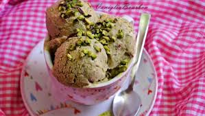 Il gelato veg al pistacchio si prepara in pochi minuti, senza gelatiera ed è perfetto anche per chi non può mangiare soia. Gelato Al Pistacchio Senza Gelatiera Mariachiara Carelli Pastry