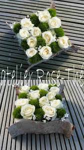 Atelier Rose The Art Floral Mousse Fleurs Piquees Ecorce De Bouleau Deco Floral Deco Fleur Arrangement De Fleurs Fraiches