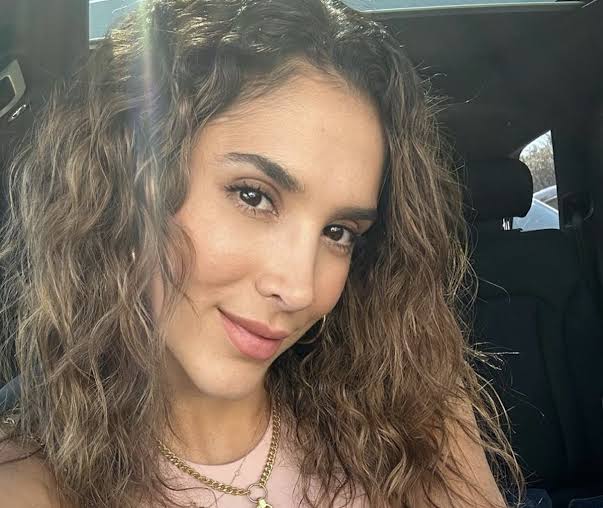 Daniela Ospina in Bathing Suit Enjoys "Sunday" — Celebwell