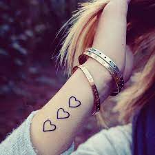 Friendship Heart Love Wrist Tattoo On Tattoochief Com Tattooideas Tattoo Tattootrend Tatouage Bracelet Poignet Tatouage Poignet Tatouage Bracelet