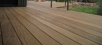 Présentation de la lame de terrasse en bois exotique ipanema.cette lame se pose à l'aide de clips très facilement. Lame Terrasse Ipe Faces Lisses 2 15m 21x145mm Sillingy
