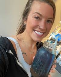 Ashley Livermore's Instagram, Twitter & Facebook