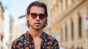 The name, widow's peak stems from the hoods that widows used to wear after the deaths of their husbands. 15 Best Widow S Peak Hairstyles For Men In 2021 The Trend Spotter