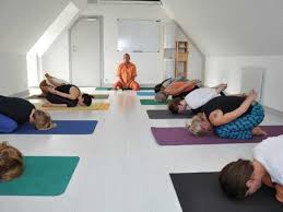 Meditationskursen passar bra om du gått på yoga förut och har lust att lära dig några av de klassiska meditationsteknikerna från yogatraditionen. 8 Day Yoga Retreat In Sweden Bookyogaretreats Com