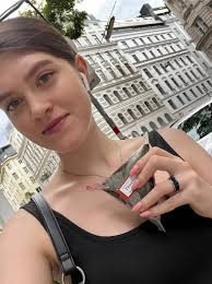 Natural Beauty vs Makeup in Beauty Pageants