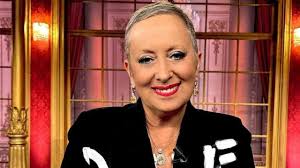 Carolyn Smith rivela a La Volta Buona come sta affrontando il ritorno della  malattia: "Lo sapevo già dall'anno scorso"