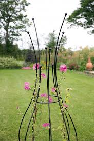 Diy Garden Ornaments Homemade In 2020 Garden Obelisk Diy Garden Trellis Garden Ornaments