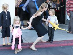 Angelina Jolie Shiloh Jolie Pitt Knox Jolie Pitt Vivienne Jolie Pitt Angelina Jolie Photos Angelina Jolie Takes Her Kids Shopping For Halloween Costumes Zimbio Shiloh, 12, zahara, 13, pax, 14, and maddox, 16.