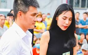 Buổi sáng gạo đi học, buổi chiều gạo về, hai ba con ngồi coi ti vi. Thuy Tien And Cong Vinh Help 13 000 People In Quang Binh What Happened