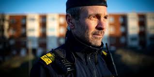 Polischefen på Hisingen: Redo att leda förhandling mellan gängen