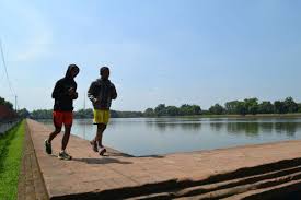 Tempat Membuang Perabotan Emas Kerajaan Majapahit Di Kolam Segaran Photo Scenes Couple Photos