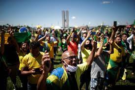 Pouco antes dessas agressões verbais os xingamentos aos jornalistas que esperam a saída de bolsonaro na porta do alvorada diariamente se tornaram comuns, mas, desta vez, a. Apoiadores De Bolsonaro Hostilizam Jornalistas Apos Nova Critica Do Presidente A Imprensa Jornal De Brasilia