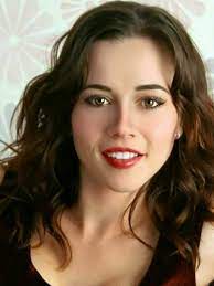 Linda Cardellini Prettiest Celebrities Jennifer Aniston Style Beautiful Actresses
