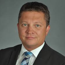 Finanzplanung ist für die meisten menschen vertrauenssache. Steffen Weiss Berater Kreditentscheider Im Kompetenzcenter Fur Kooperationspartner Deutsche Bank Ag Xing