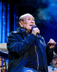 Fue una noche increíble celebrando la leyenda, Leo Dan. 🎶💯