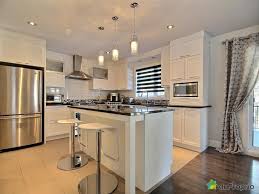 Remarquable Maison Haut De Gamme Amenagee Sur 3 Etages Dans Un Environnement Boise Et A Flanc De M Maison Haute Cuisine Moderne Deco Cuisine Moderne
