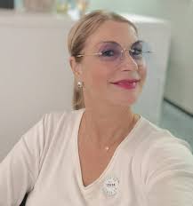 Hallo alle zusammen, ich bin im Begriff mich Selbstständig zu machen und  suche eine Firma die gute und hochwertige Liegen verkauft. Vielleicht könnt  ihr mir mit euren Erfahrungen weiter helfen?! Ich würde