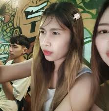 Richy : On The Way 🧡 ระหว่างที่ขับรถเดินทางไปเรื่อย ๆ  เหลือบไปเห็นวิวข้างทาง ต้นไม้ออกดอกสีส้มสวยงาม และมีสีอื่นบ้างเล็กน้อย  จึงอดไม่ได้ที่จะลงไปถ่ายรูป เคยได้ยินคำกล่าวว่า  หากเรารีบร้อนจะไปให้ถึงจุดหมาย  อาจทำให้เราพลาดความสวยงามที่เกิดขึ้นระหว่างทาง ...