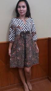 Nah, pada kesempatan kali ini kami akan memberikan pembahasan mengenai beberapa koleksi tampilan model gaun pesta paling mewah dan elegan yang populer di tahun ini yang sangat cocok untuk dijadikan pilihan para. Pin By Tika Pratiwi On Batik Batik Dress Batik Fashion Model Dress Batik