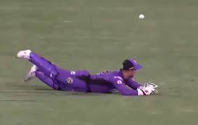The fast bowler from hobart hurricanes was seen bowling at express pace against adelaide strikers in hobart. Aussie Pacer Gives Away 17 Runs Off 1 Ball In A Bbl Match