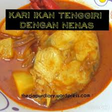Kari ikan yang spicy, kaya rempah dan bumbu ini membuat susah berhenti menambah nasi! Resipi Kari Ikan Tenggiri Dengan Nenas Dapuqzaila