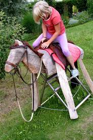 Holzpferd Fur Den Garten Baubeschreibung Holzpferd Garten Ein Schweizer Garten Garten