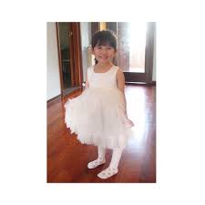 Vestito cerimonia bambina elegante,età 10 anni, motivi floreali, chiusura cerniera a scomparsa, tulle, indossato solo una volta, senza macchie o difetti.se non potete venire a ritirarlo, posso eventualmente. Abito Rosa Da Damigella Per Bambine Partylook