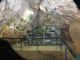 See if your friends have read any of muzeul na tional de istorie a rom aniei's books. Mii De Turisti La Muzeul Tezaurului Bnr De La Tismana