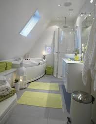 Auch Kleine Badezimmer Mit Dachschrage Eignen Sich Zur Wellness Oase Auch Badezimmer Coins Dachschr Dream Bathrooms Small Bathroom Bathroom Design Trends