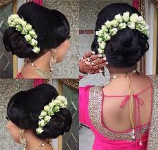 Top 19 Einfache Und Schlanke Indische Frisuren Fur Lockiges Haar Frauen Blog Bridal Hairdo Curly Hair Styles Bridal Hair Decorations