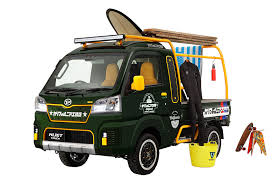 daihatsu creates weird and wild kei cars for tokyo carscoops daihatsu kei car mini trucks