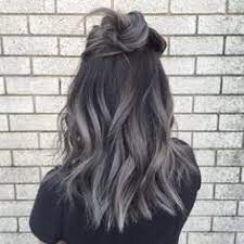 trendy warum wir uns jetzt alle die haare grau farben wollen haarfarben haare grau farben flechtfrisuren
