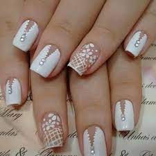 Bien, sin lugar a duda las uñas son un accesorio más de moda. Unas Decoradas Con Piedras Elegantes Sencillas Y Femeninas En 2021 Unas Con Piedras Manicura De Unas Unas Decoradas