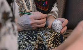 Traditia oualor incondeiate in bucovina. In Bucovina Incondeierea OuÄƒlor De Pasti S A Transformat In ArtÄƒ È›ÄƒrÄƒncuÈ›a UrbanÄƒ