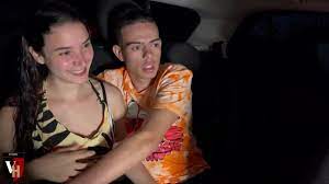 Sexo escondido no carro