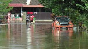 Hujan lebat sejak tengah malam tadi menyebabkan beberapa kawasan rendah di pulau pinang dilanda banjir kilat. Mangsa Banjir Di Pulau Pinang Berkurangan