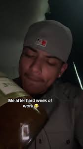 A cold chela while watching some novela ahh chales 😂😮‍💨